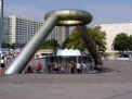 fountain.jpg (83925 bytes)